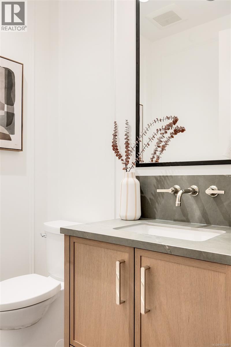 1039 Falkland Rd, Oak Bay