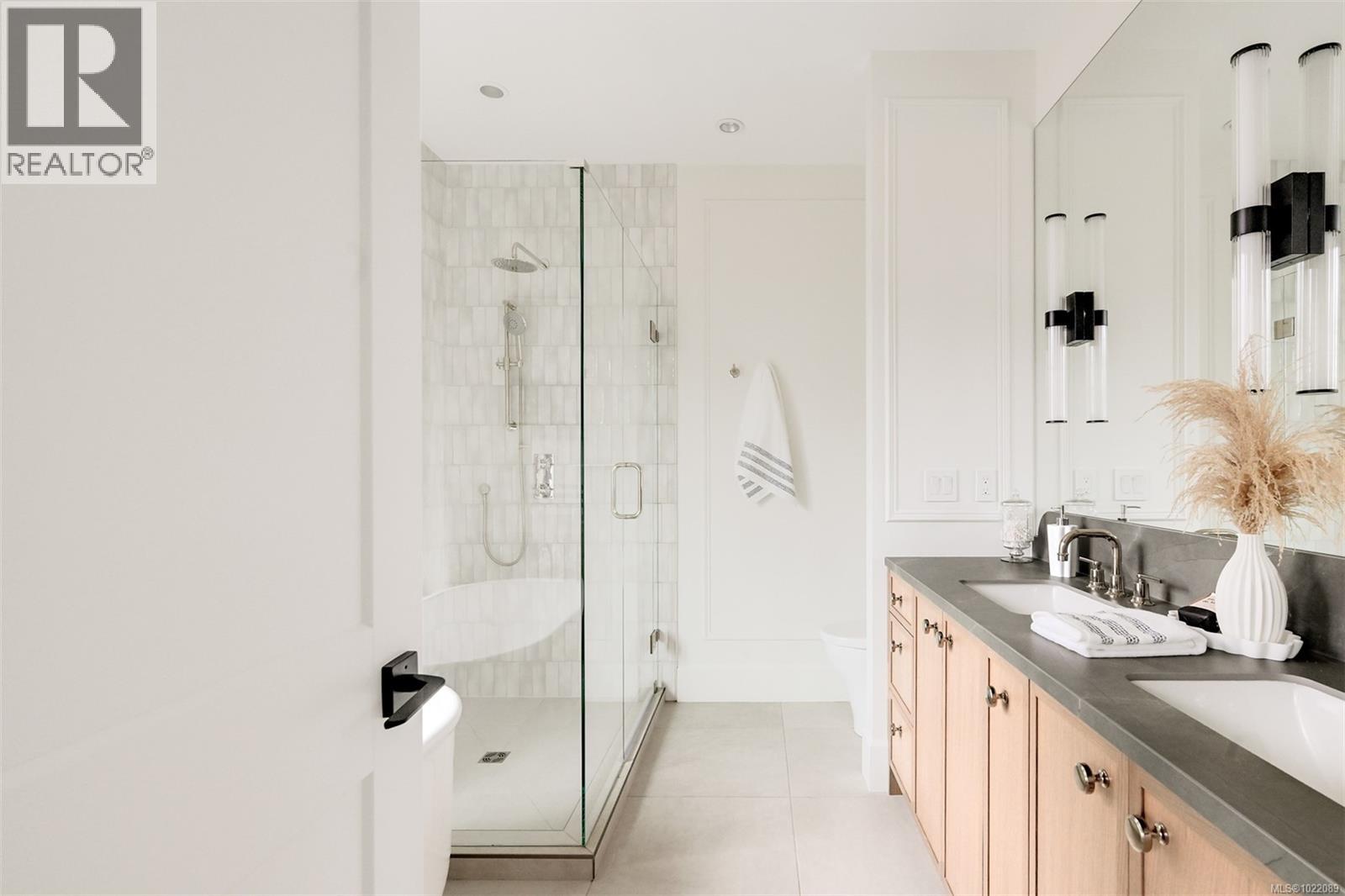 1039 Falkland Rd, Oak Bay