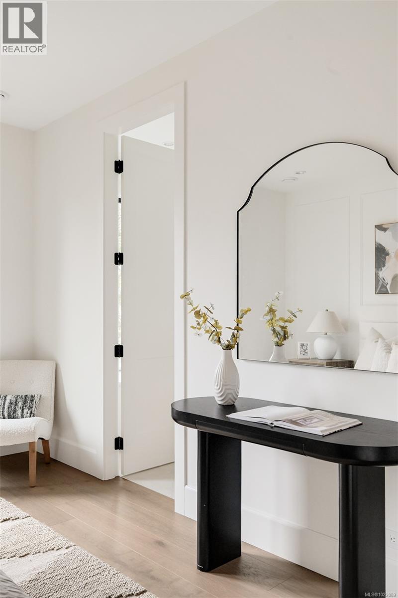 1039 Falkland Rd, Oak Bay