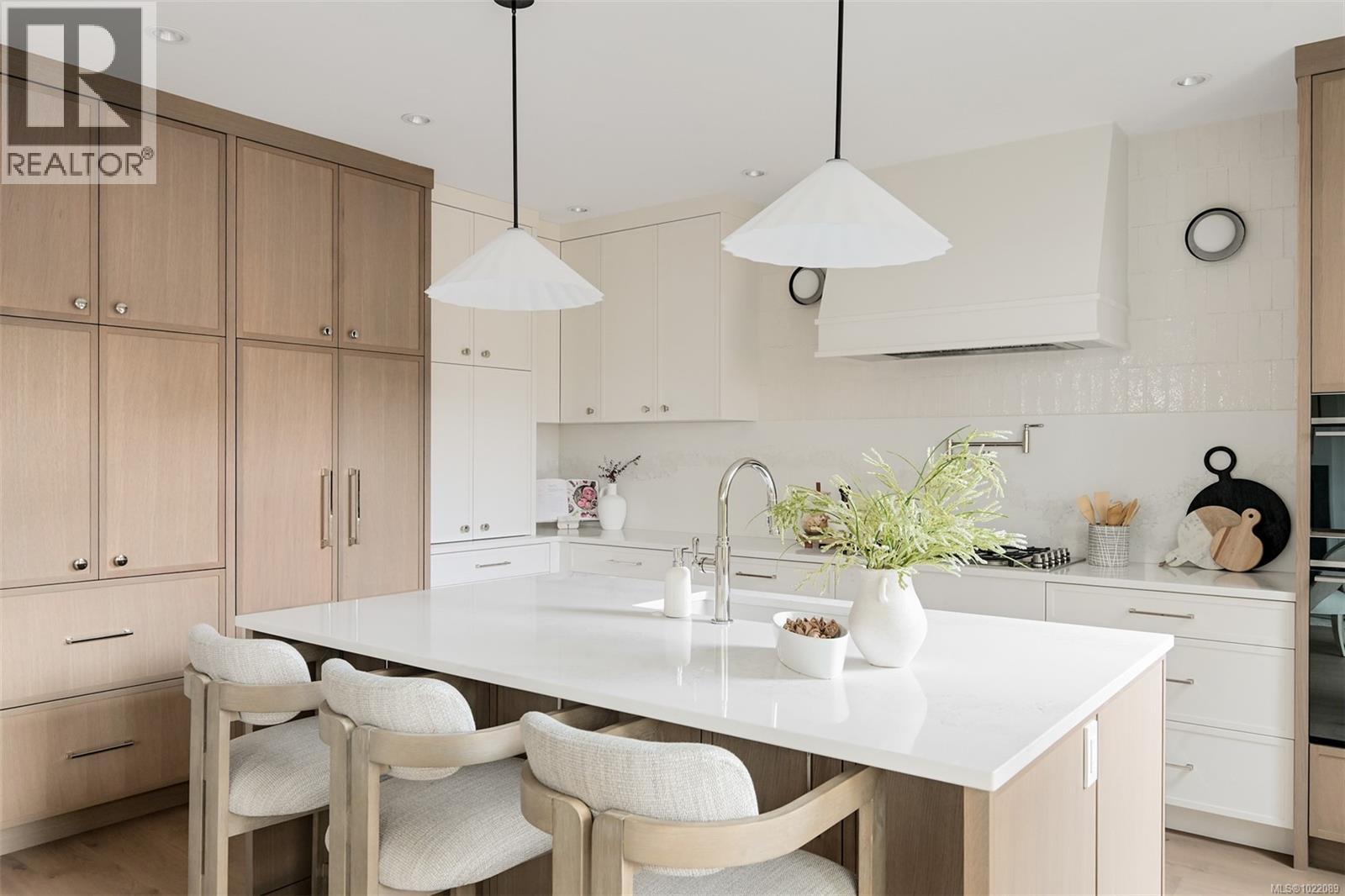 1039 Falkland Rd, Oak Bay