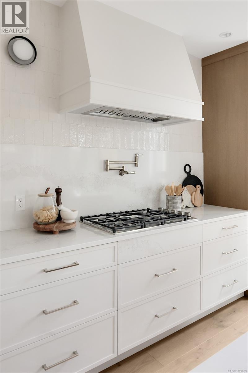 1039 Falkland Rd, Oak Bay