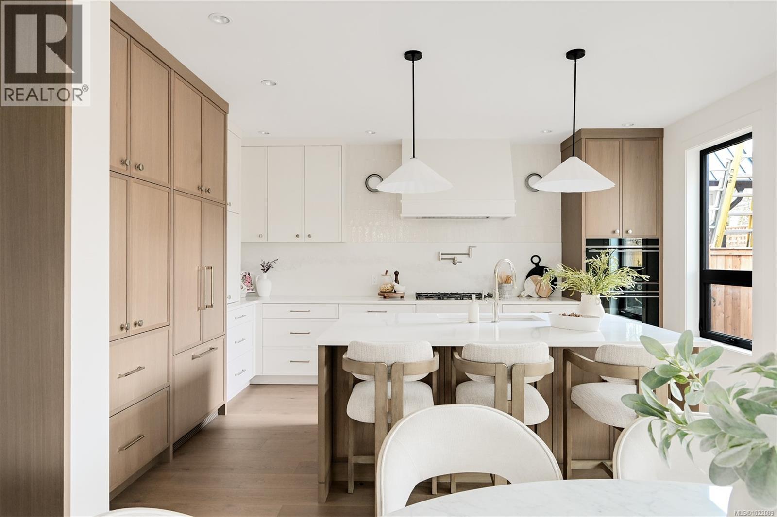 1039 Falkland Rd, Oak Bay