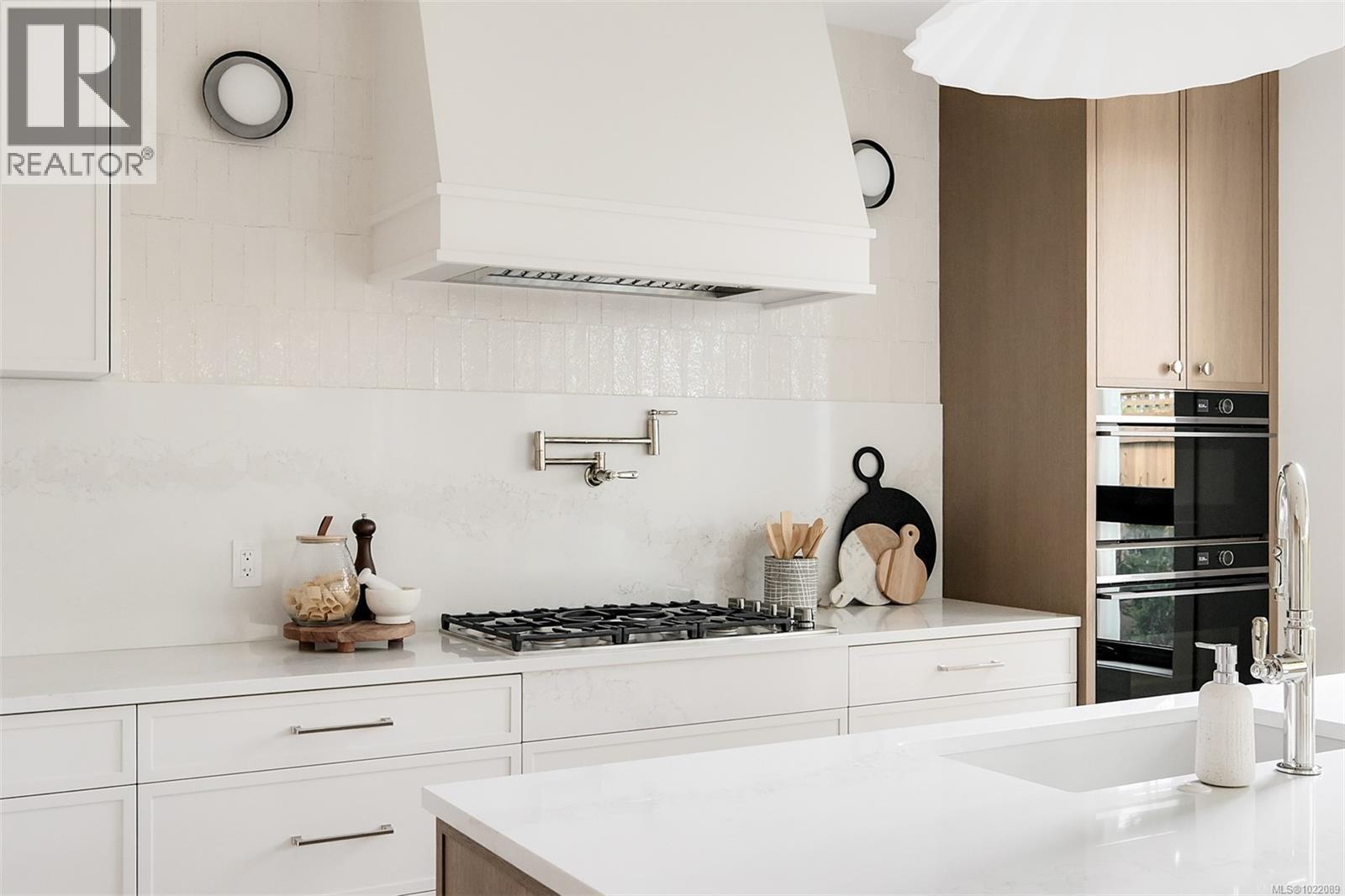 1039 Falkland Rd, Oak Bay