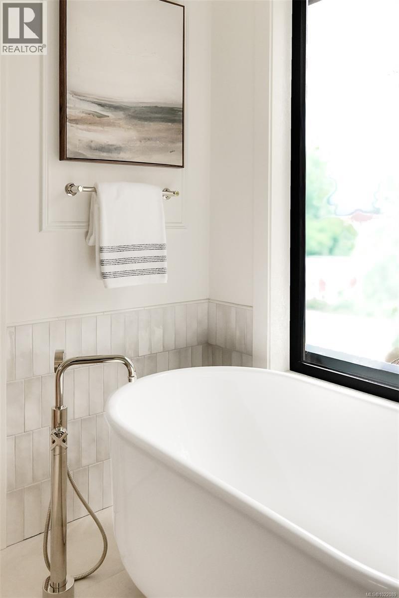 1039 Falkland Rd, Oak Bay