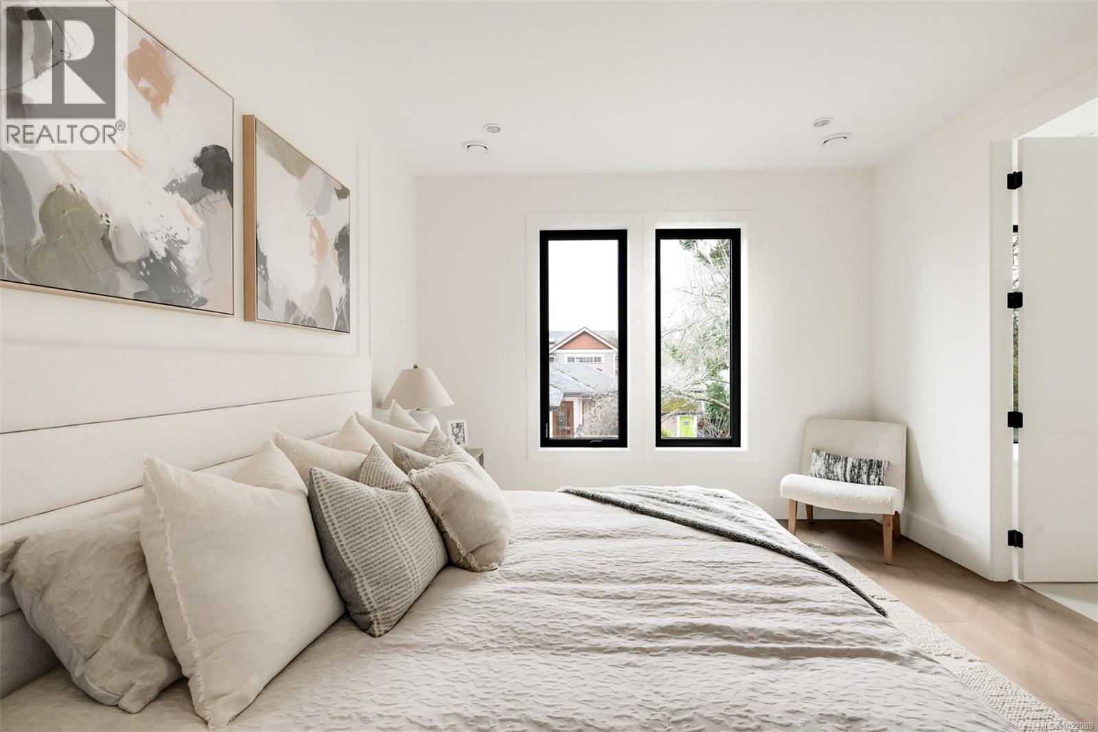 1039 Falkland Rd, Oak Bay