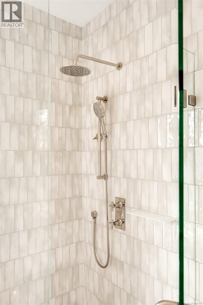 1039 Falkland Rd, Oak Bay