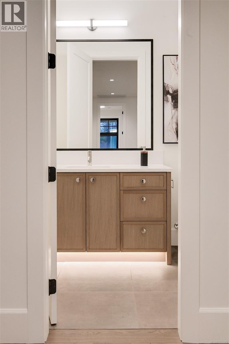 1039 Falkland Rd, Oak Bay