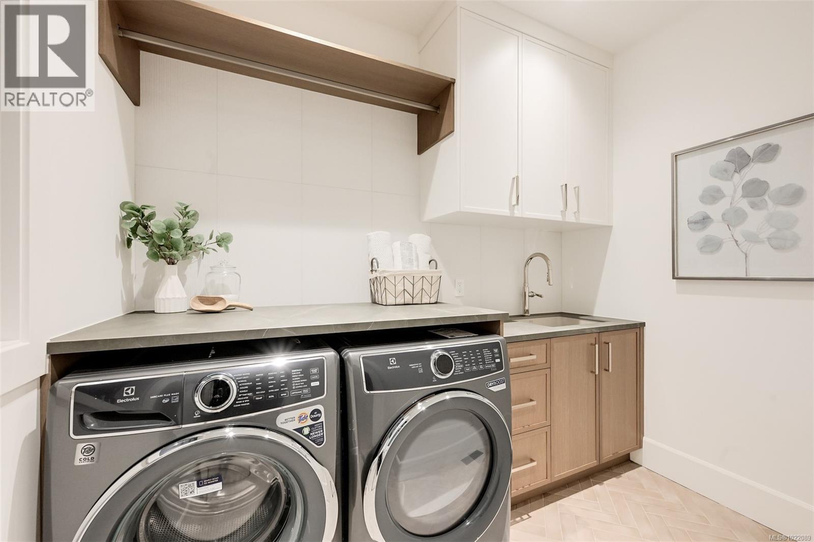 1039 Falkland Rd, Oak Bay