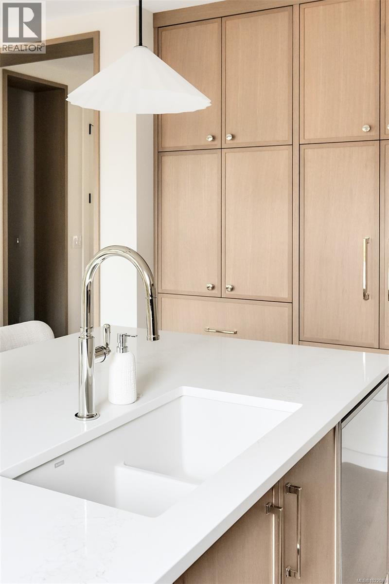 1039 Falkland Rd, Oak Bay