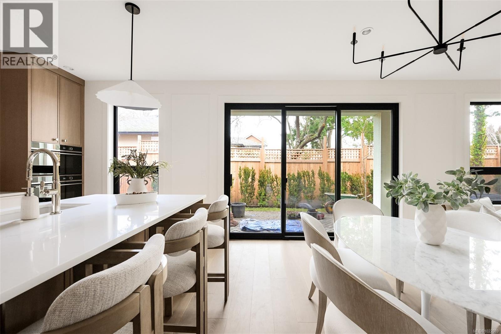 1039 Falkland Rd, Oak Bay