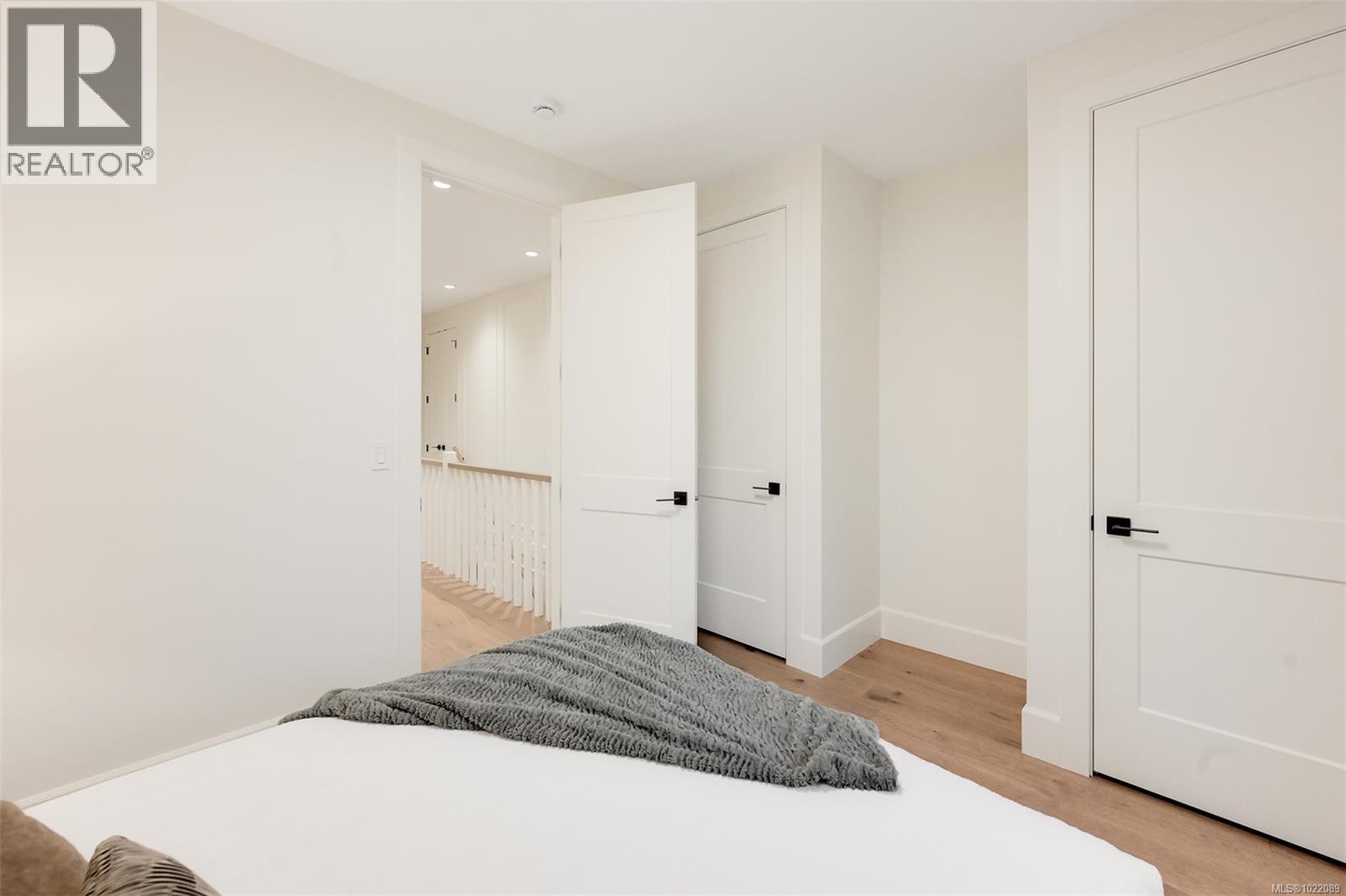 1039 Falkland Rd, Oak Bay