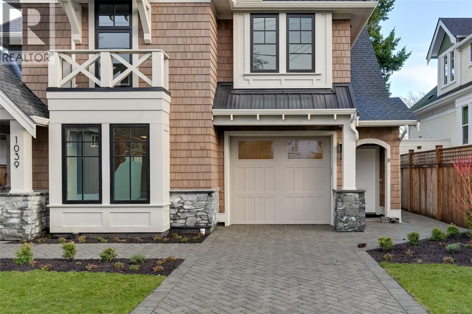 1039 Falkland Rd, Oak Bay