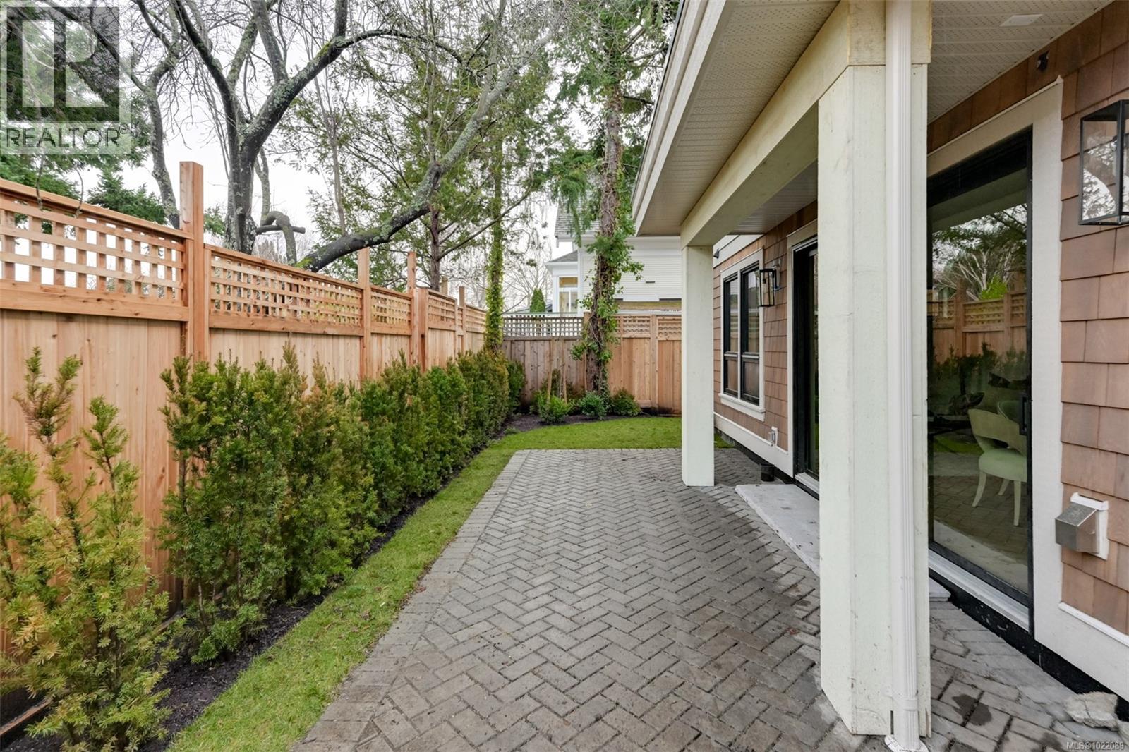 1039 Falkland Rd, Oak Bay