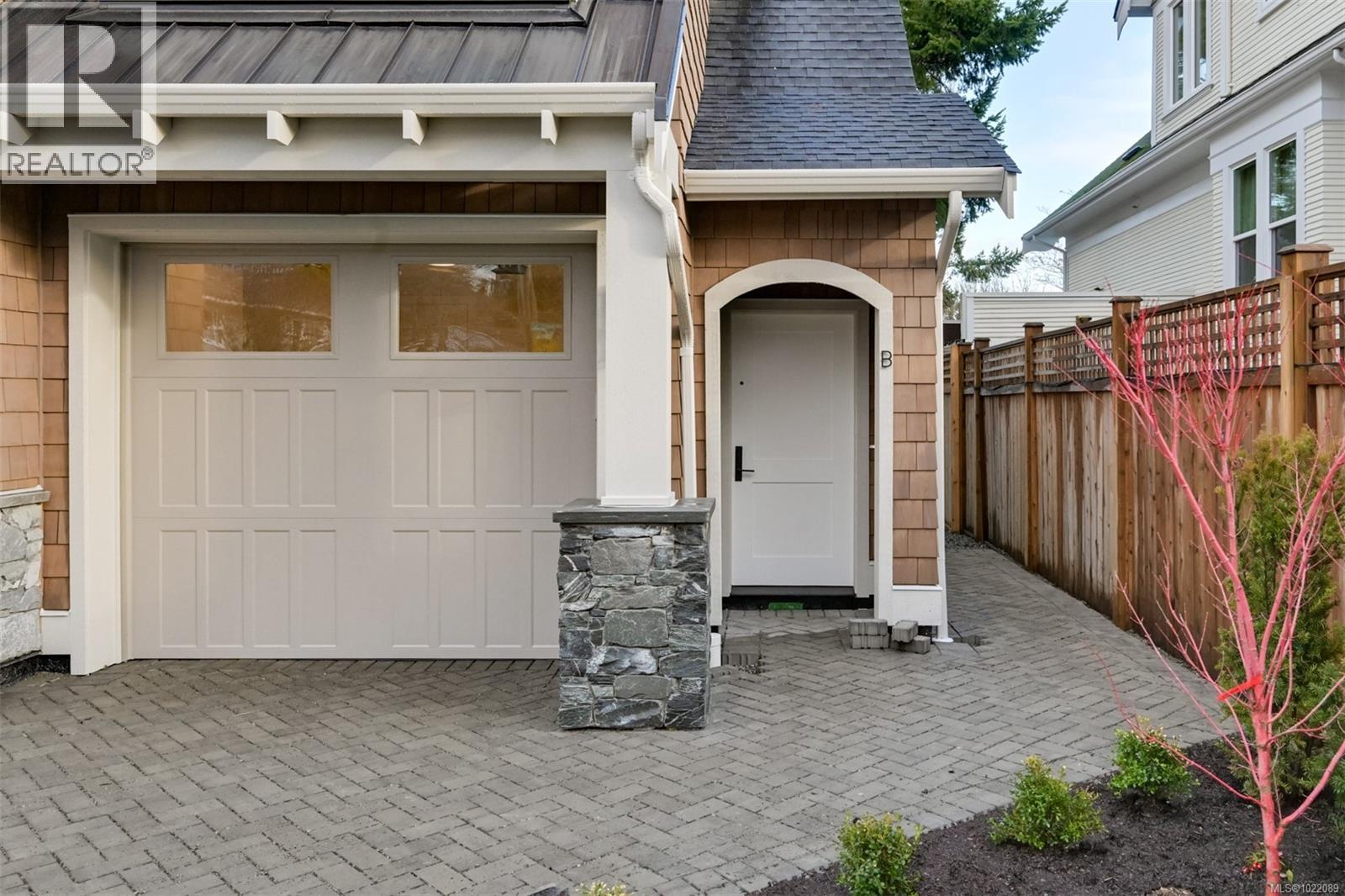 1039 Falkland Rd, Oak Bay
