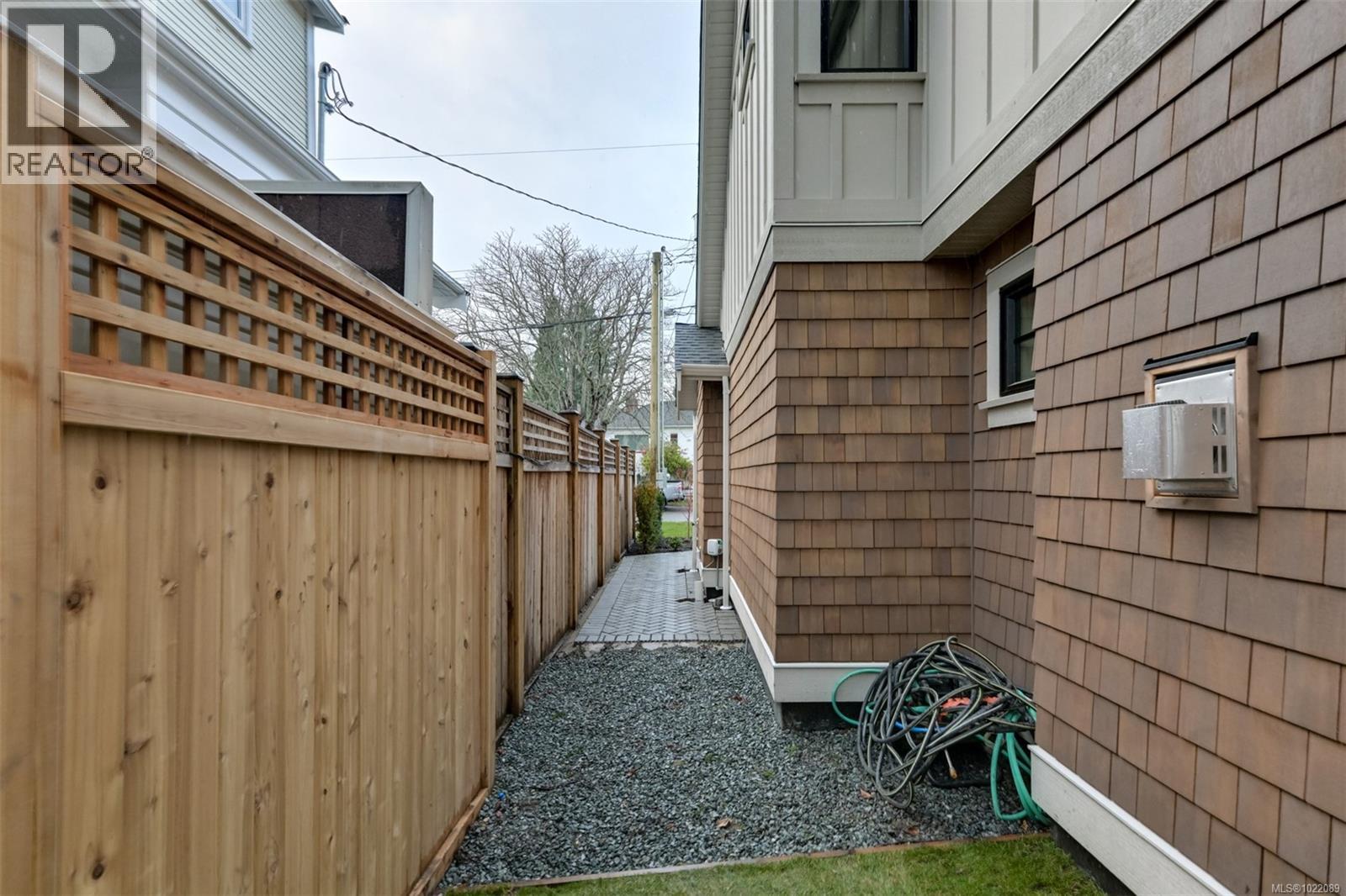 1039 Falkland Rd, Oak Bay