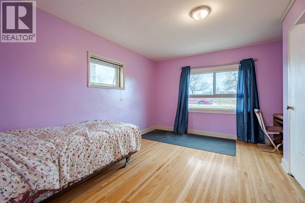 Single Family House 4 Level for Sale in  Capitol Hill Crescent NW Banff Trail Calgary 