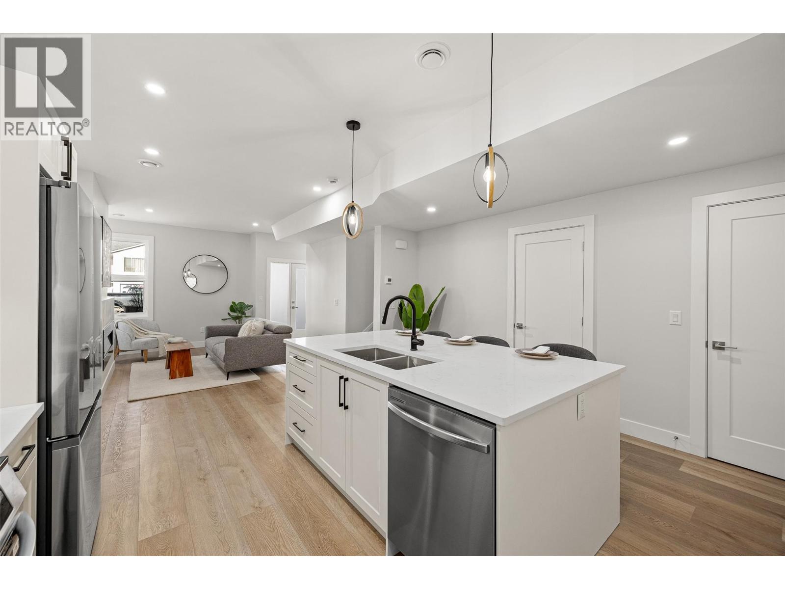 2 943 Fuller Avenue, Kelowna