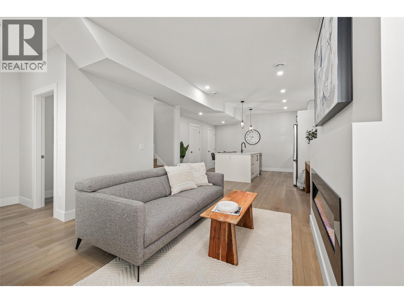 2 943 Fuller Avenue, Kelowna