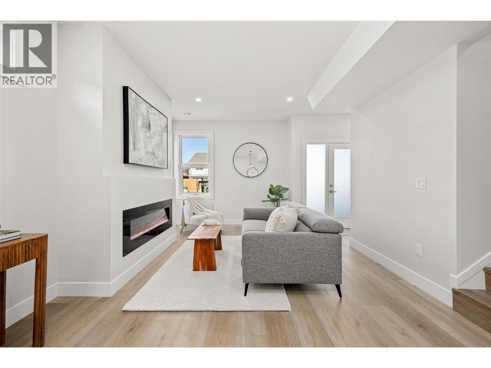 2 943 Fuller Avenue, Kelowna