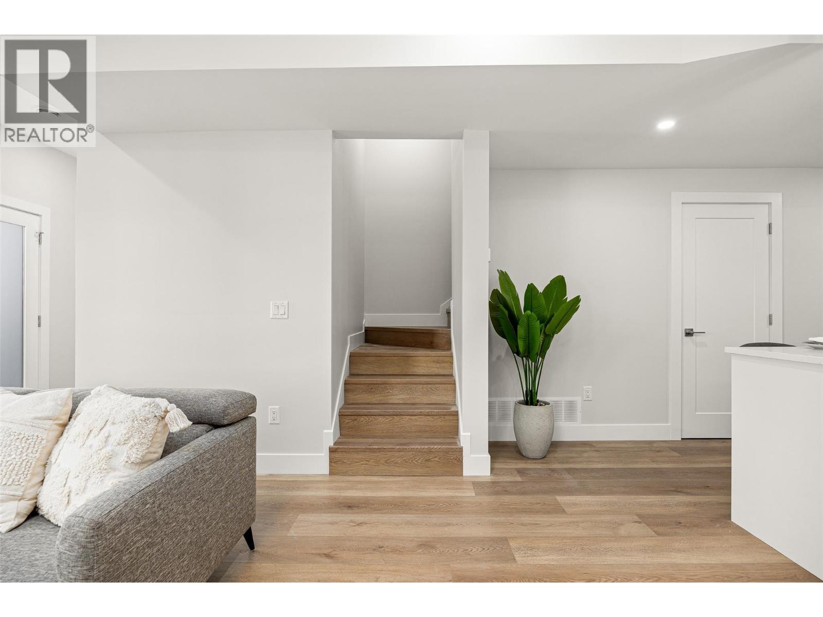 2 943 Fuller Avenue, Kelowna