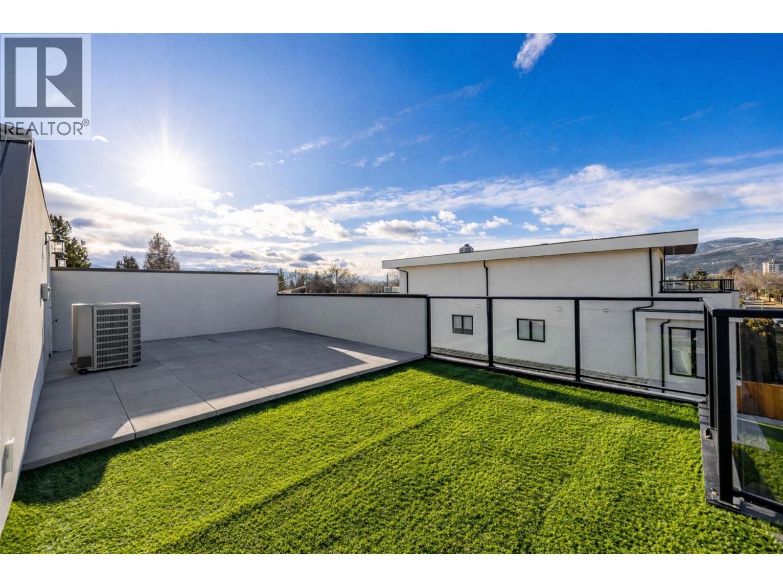 2 943 Fuller Avenue, Kelowna