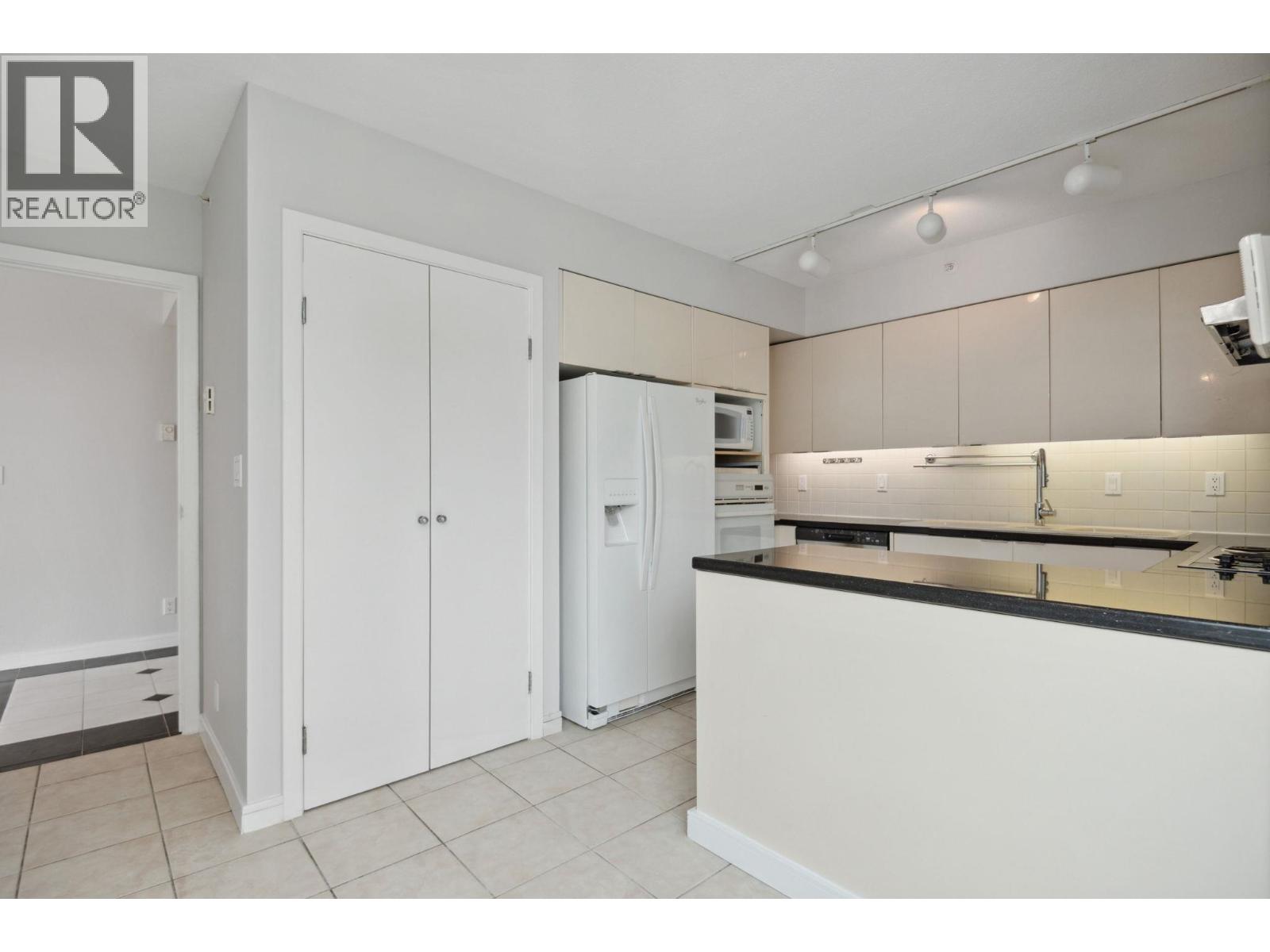 5A 1403 BEACH AVENUE, Vancouver