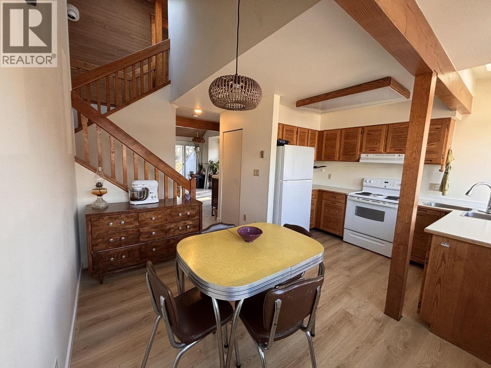 9 5753 WHARF AVENUE, Sechelt