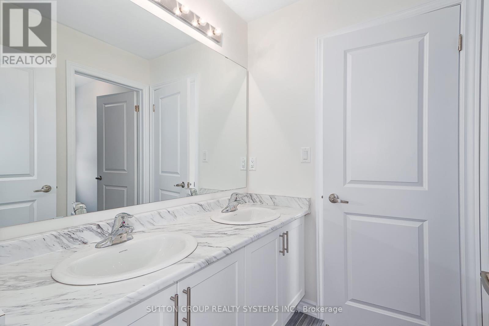 187 ROSANNE CIRCLE - 26
