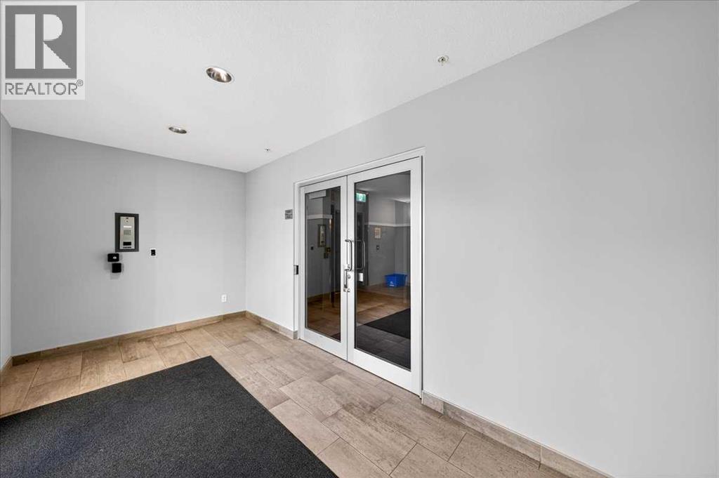 #101 20 SETON PARK SE - 6