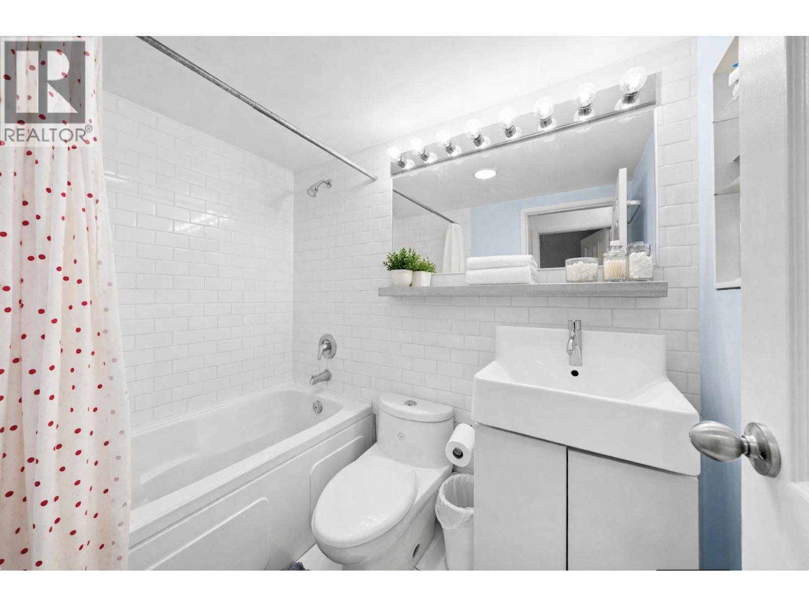 201 9145 SATURNA DRIVE, Burnaby