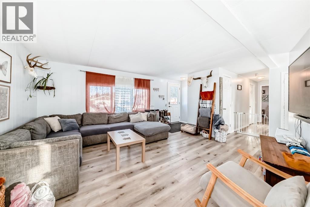 5011 64 Avenue, Ponoka