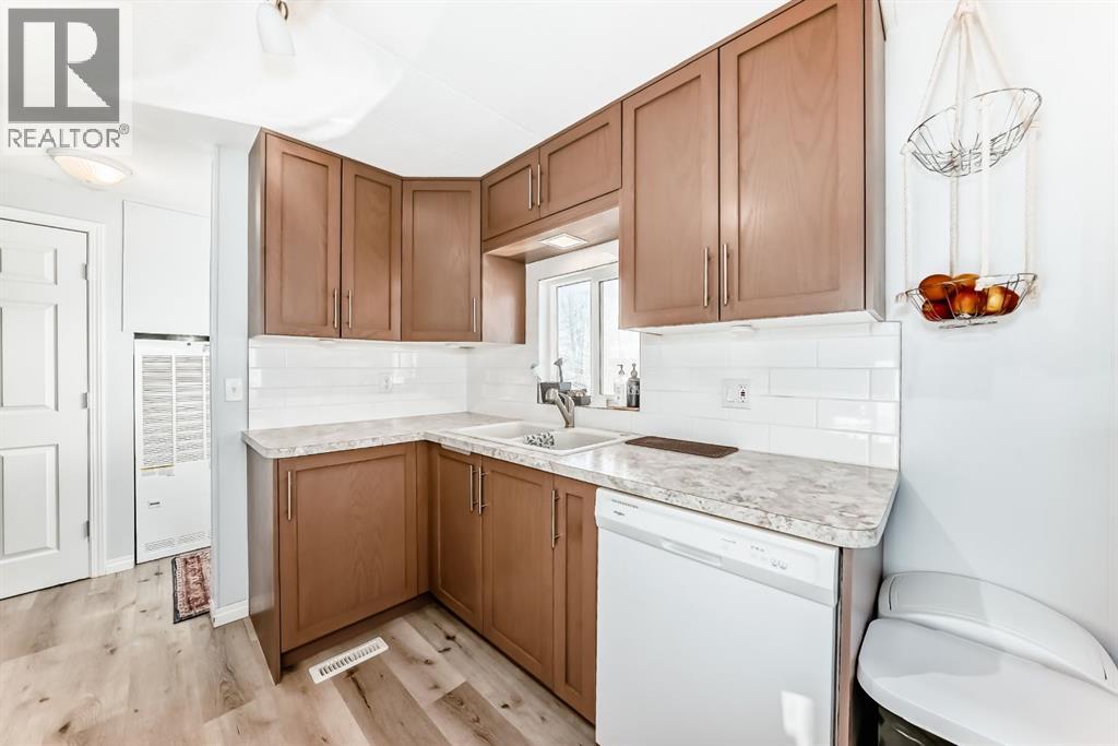 5011 64 Avenue, Ponoka