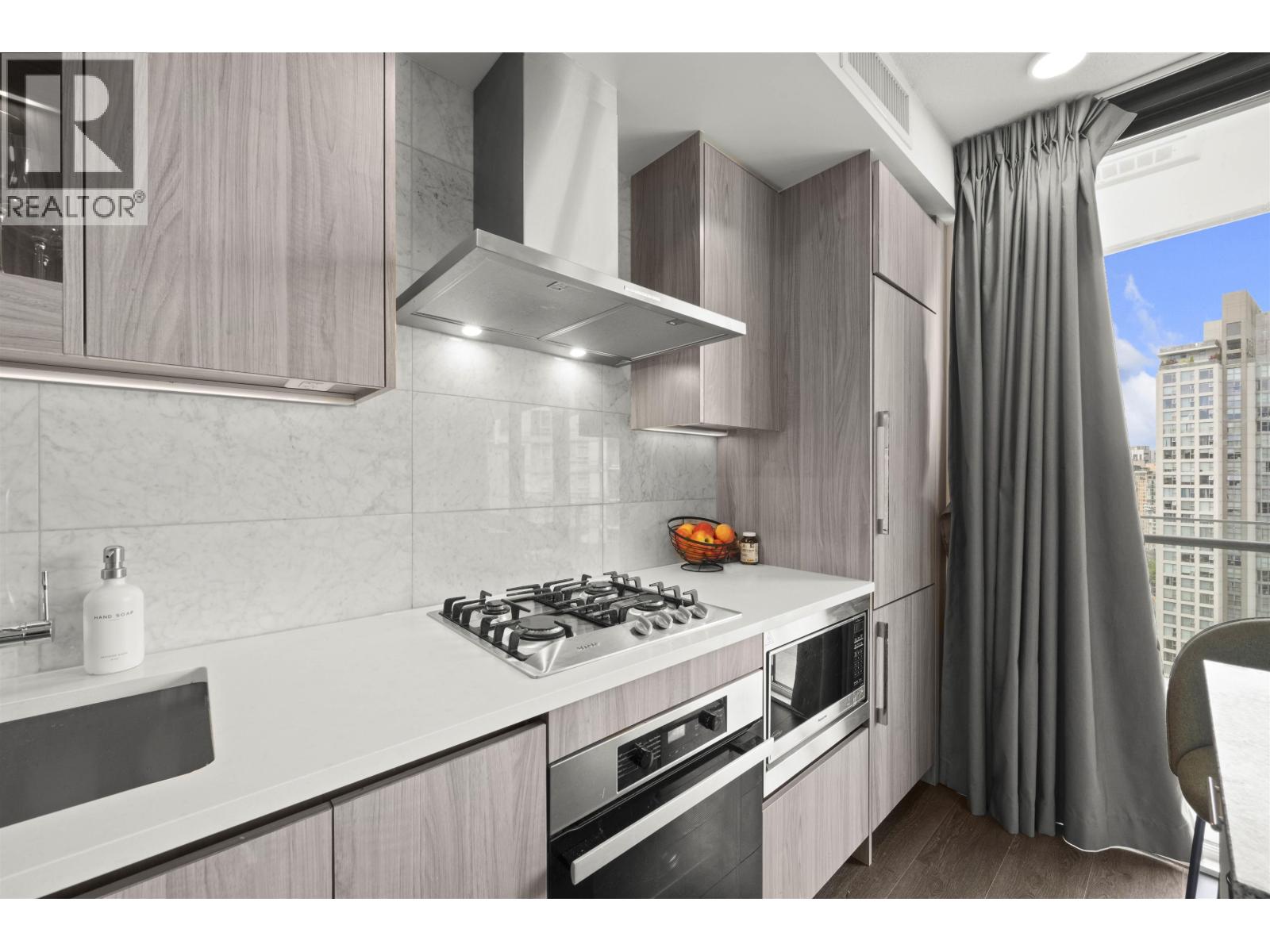 2304 89 NELSON STREET, Vancouver