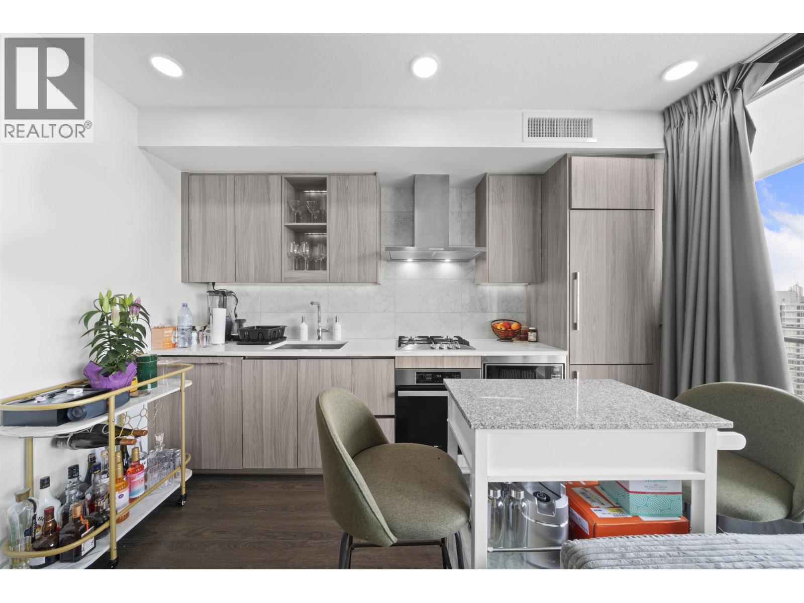 2304 89 NELSON STREET, Vancouver