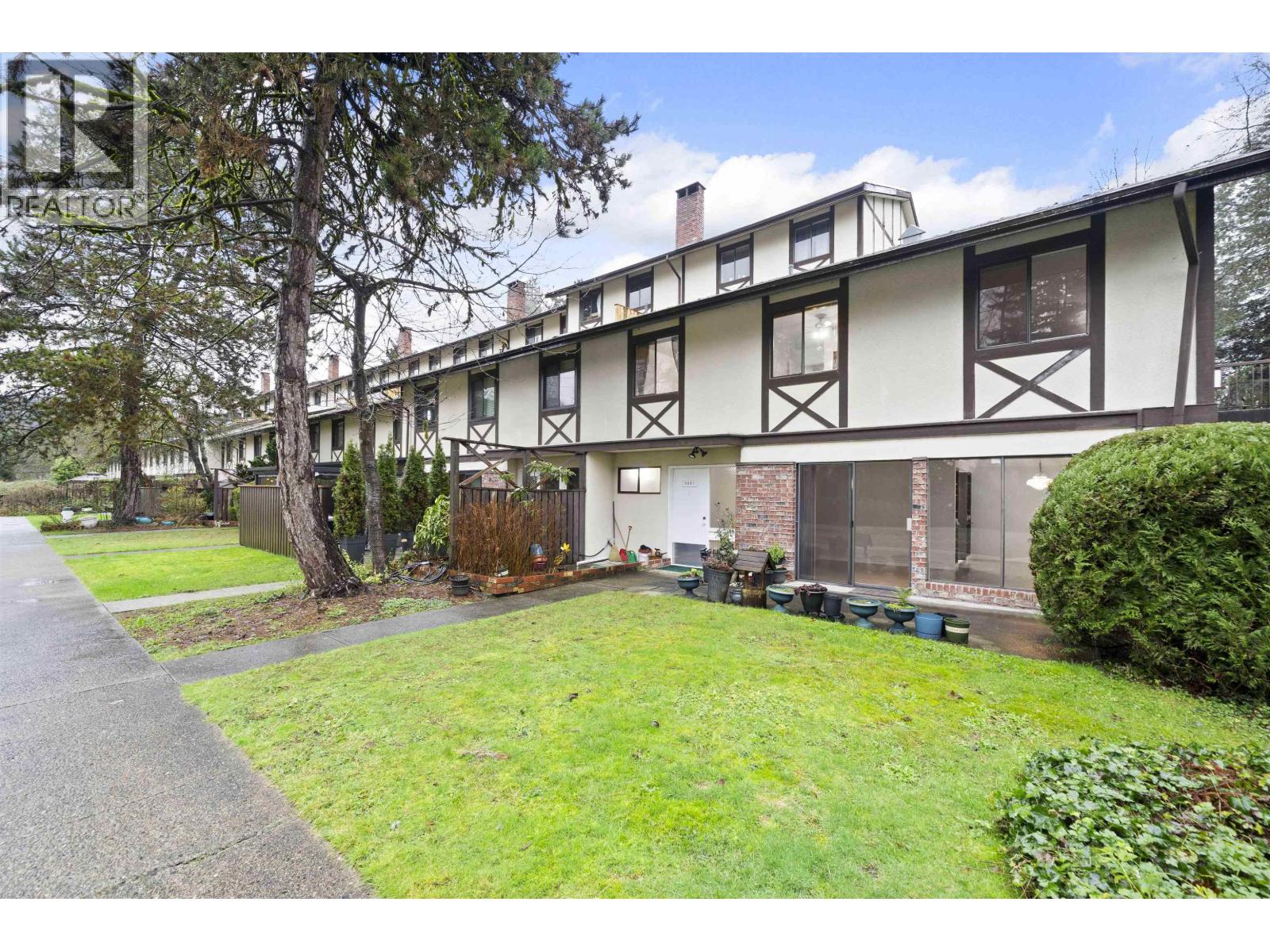 8851 HORNE STREET, Burnaby