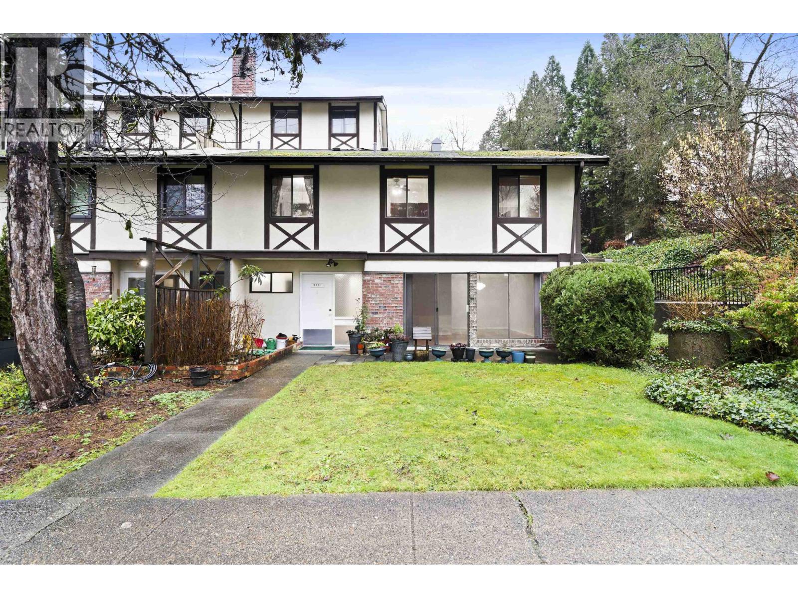 8851 HORNE STREET, Burnaby