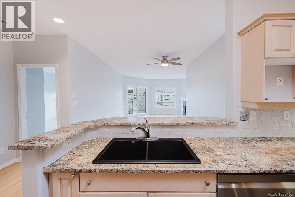 401 1085 Tillicum Road, Esquimalt