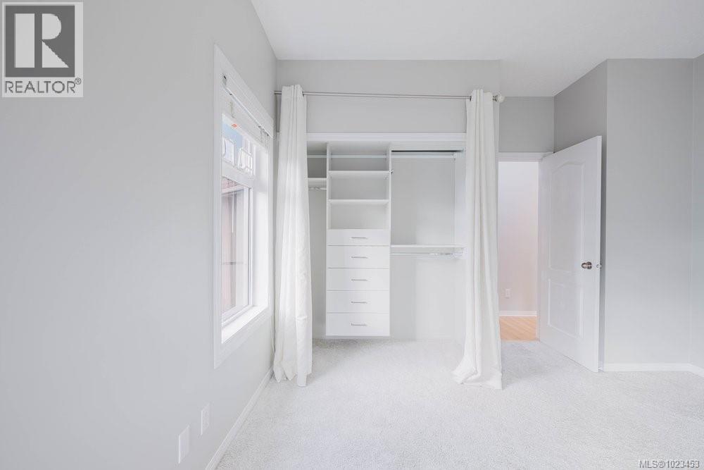 401 1085 Tillicum Road, Esquimalt