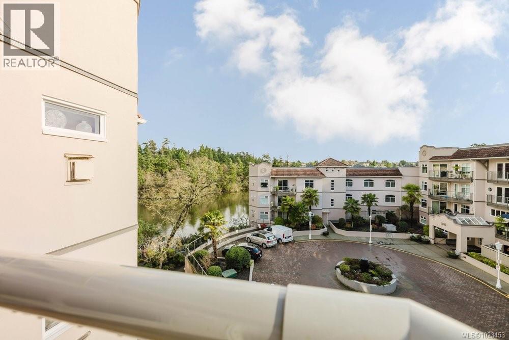 401 1085 Tillicum Road, Esquimalt