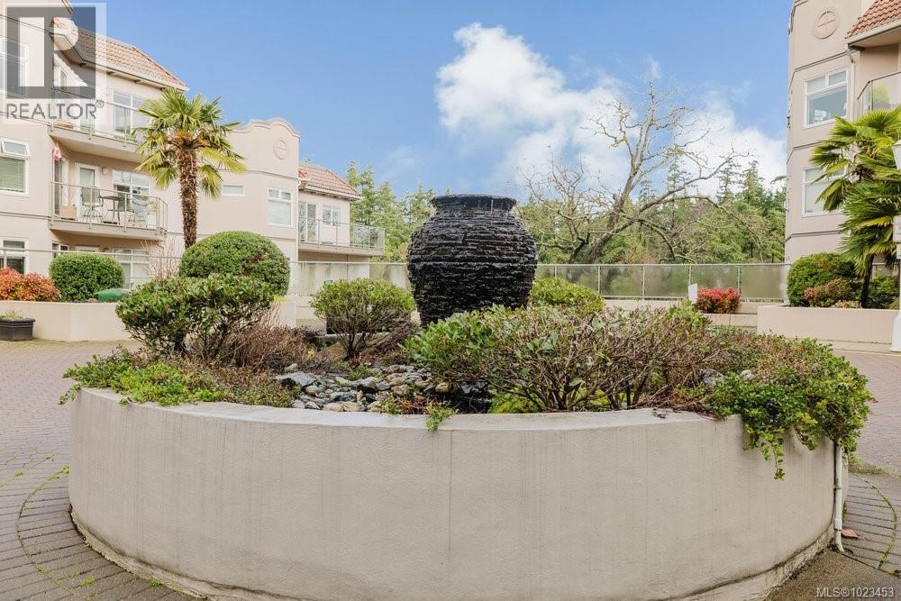 401 1085 Tillicum Road, Esquimalt