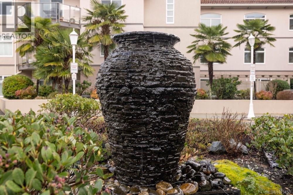 401 1085 Tillicum Road, Esquimalt