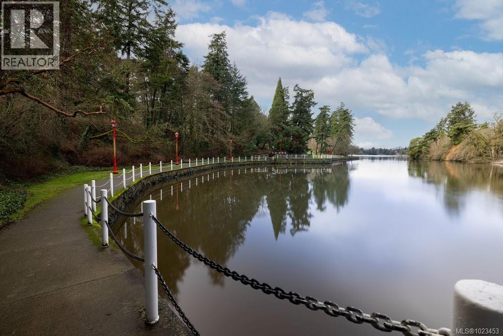 401 1085 Tillicum Road, Esquimalt