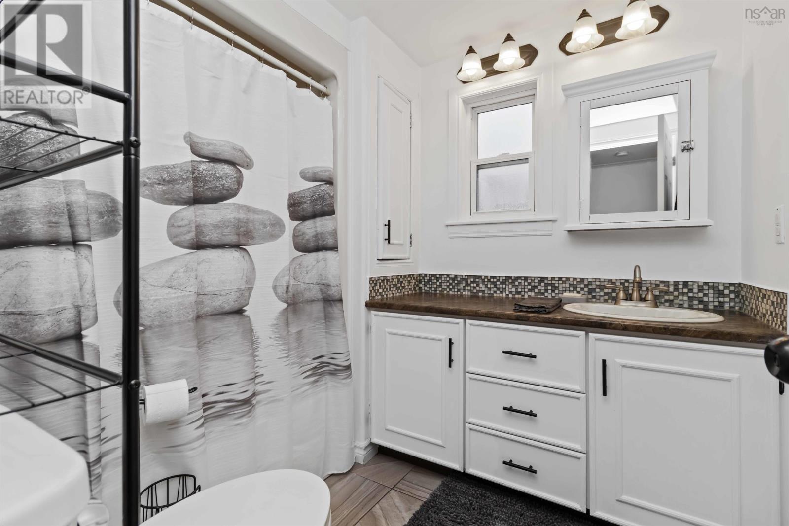 Property 21 of 30 of 33 Elcona Drive