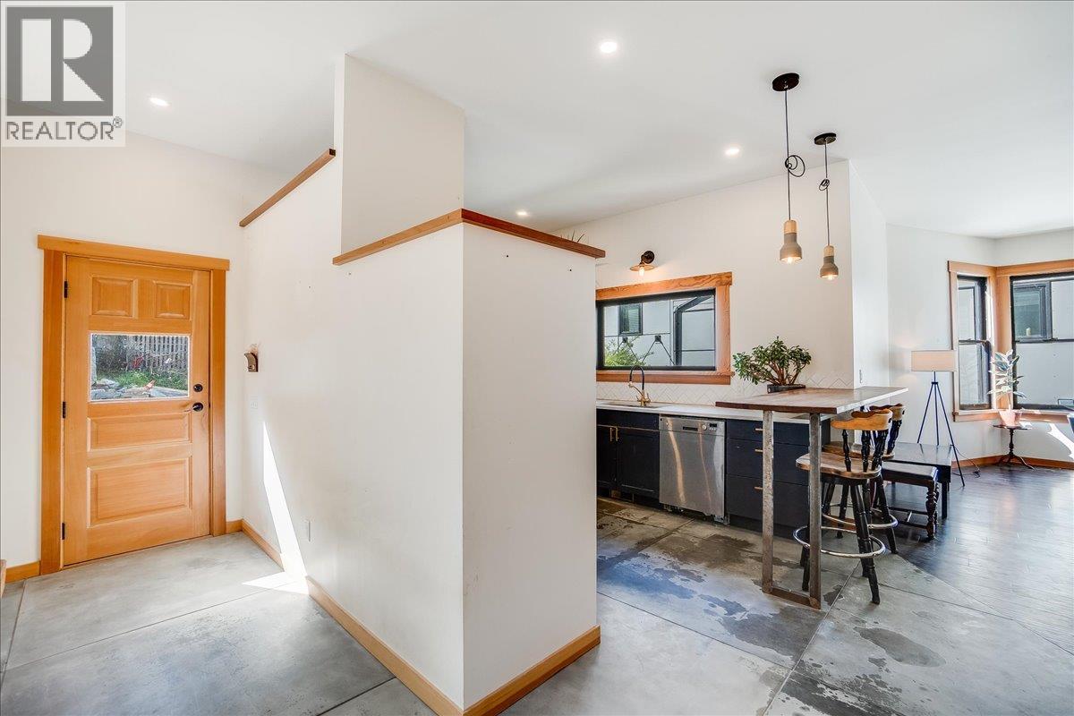 922 FRONT Street, Nelson