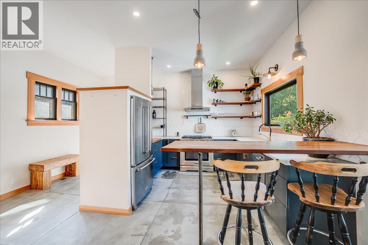 922 FRONT Street, Nelson