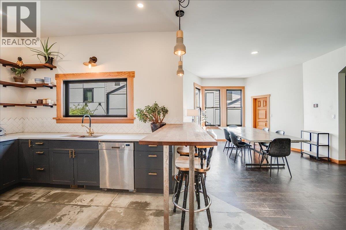 922 FRONT Street, Nelson