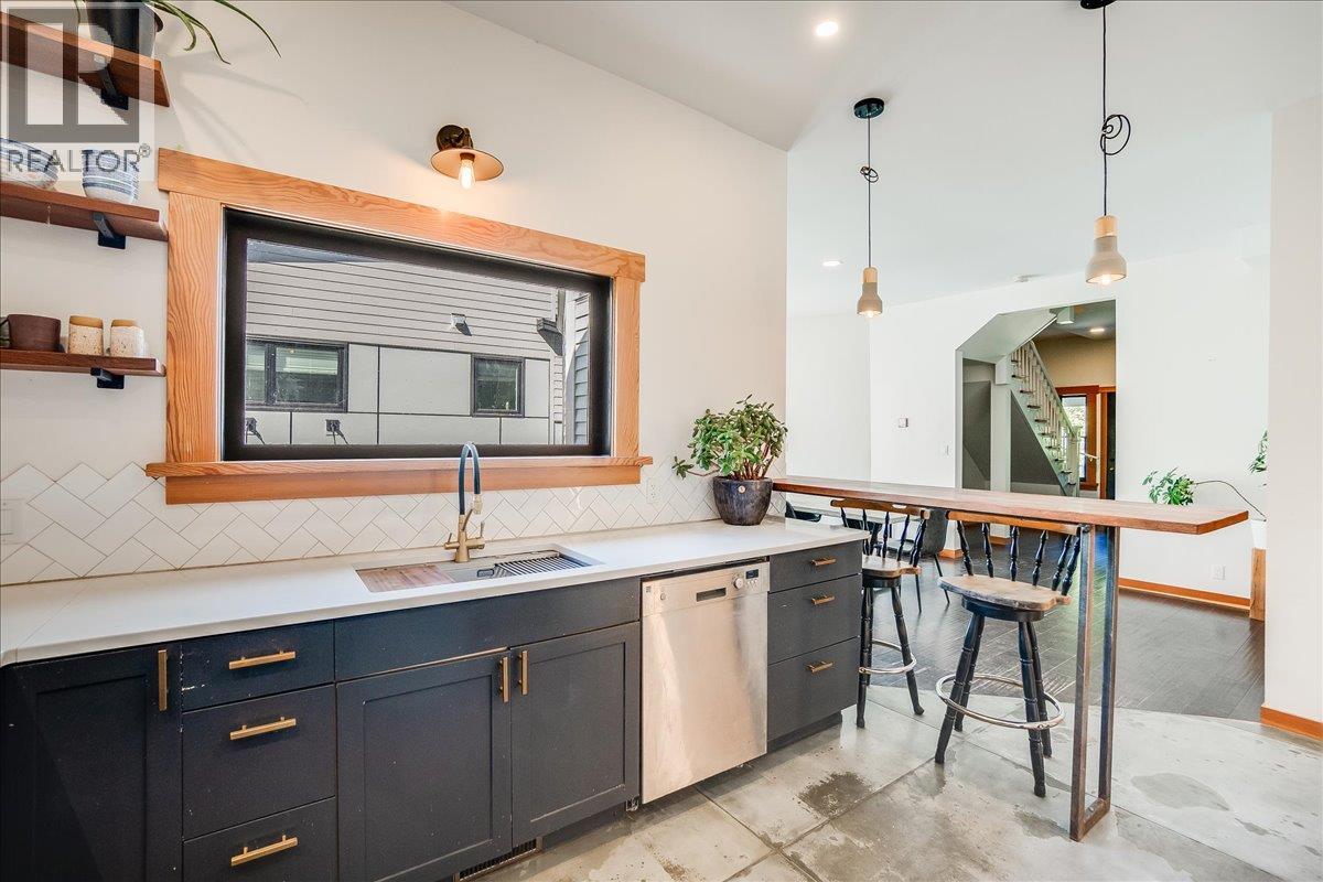 922 FRONT Street, Nelson