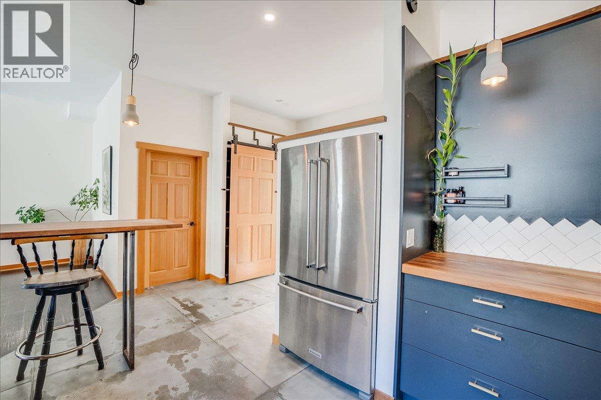 922 FRONT Street, Nelson