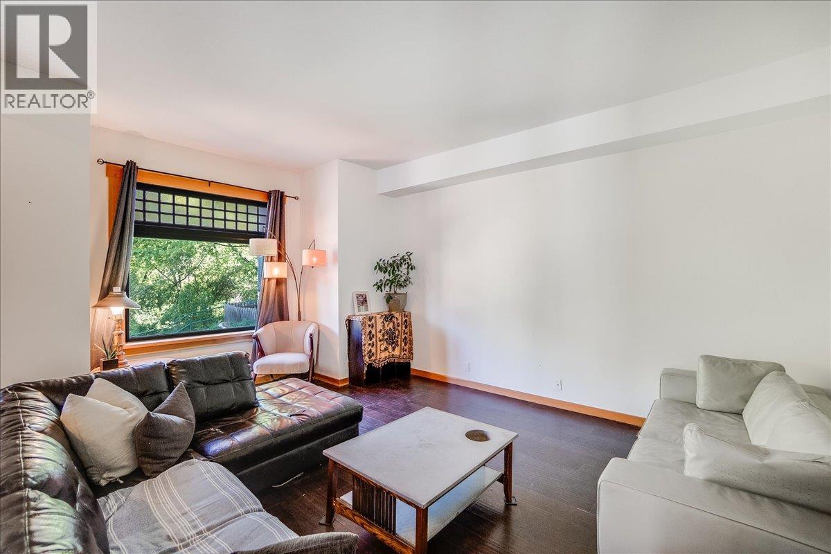 922 FRONT Street, Nelson