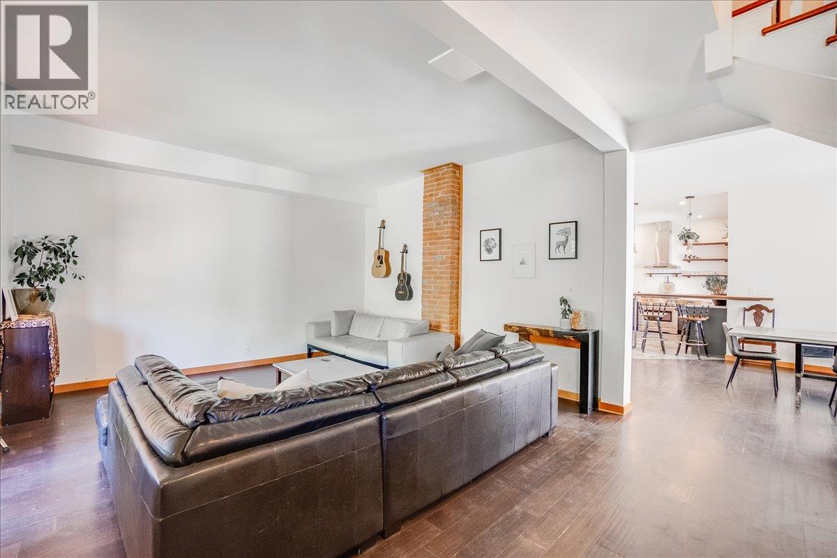 922 FRONT Street, Nelson